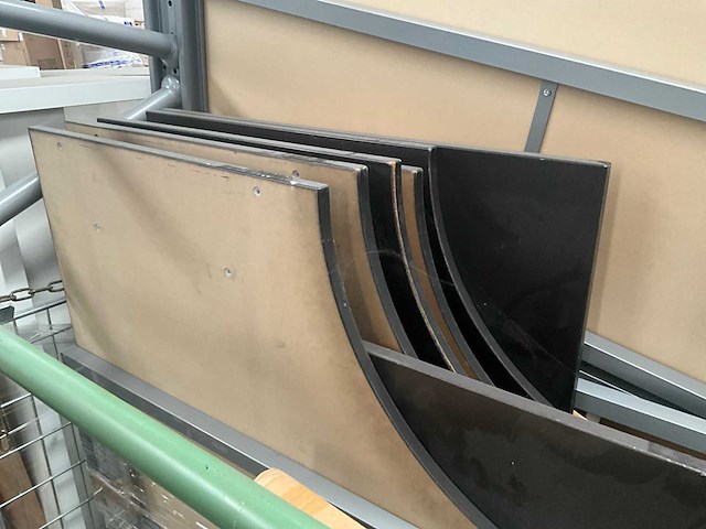 Divers meubilair/bureeltafels - afbeelding 9 van  15