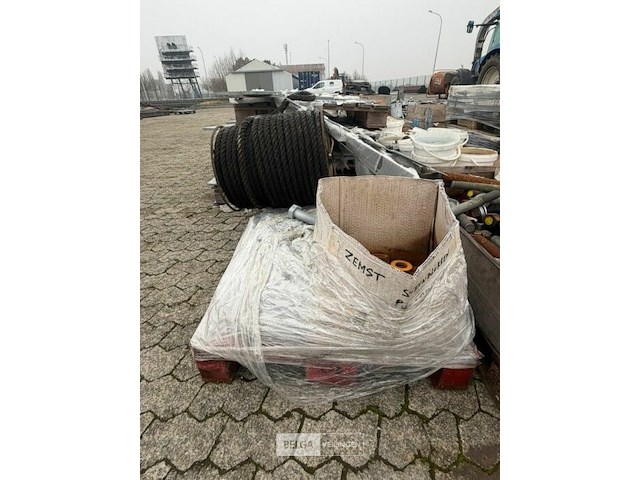 Divers pallet bouten, moeren, .. - afbeelding 2 van  5