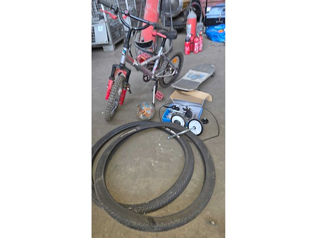 Divers pièces de vélo - afbeelding 1 van  5