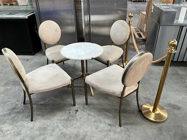 Divers restaurantmeubilair - afbeelding 1 van  18