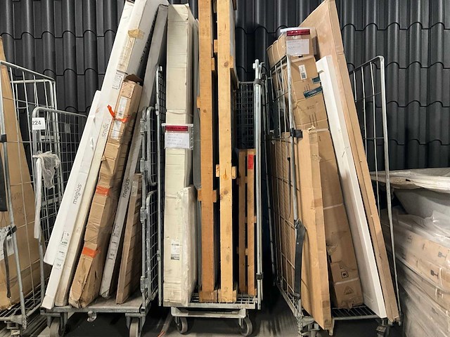 Divers sanitair (17x) - afbeelding 1 van  18