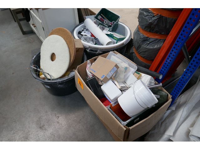 Divers sanitair materiaal - afdekrollen - stukadoor - elektrisch materiaal - afbeelding 4 van  7