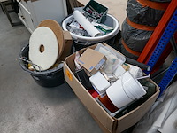 Divers sanitair materiaal - afdekrollen - stukadoor - elektrisch materiaal - afbeelding 4 van  7