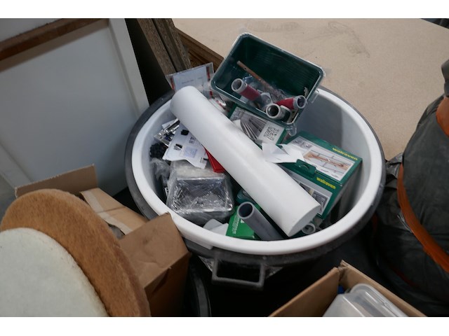 Divers sanitair materiaal - afdekrollen - stukadoor - elektrisch materiaal - afbeelding 5 van  7