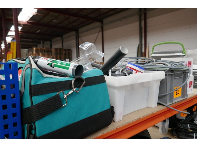 Divers sanitair materiaal - afdekrollen - stukadoor - elektrisch materiaal - afbeelding 6 van  7