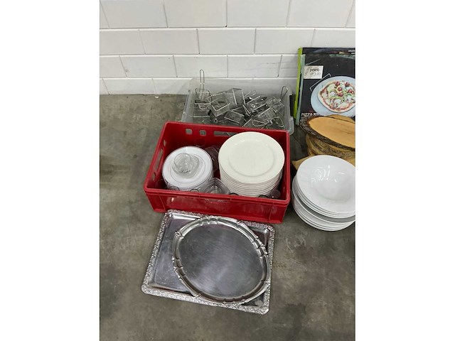 Divers servies en keukenbenodigdheden - afbeelding 5 van  5