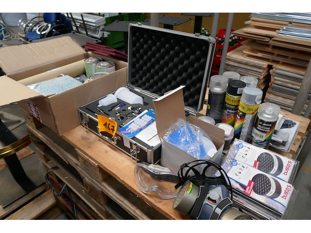 Divers spuitverfgereedschap en dergelijken - afbeelding 1 van  8