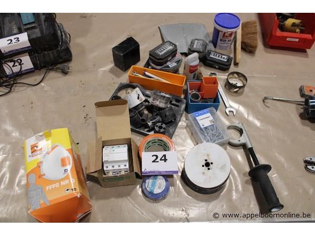 Divers toebehoren en verbruiksmateriaal (boren, gatenzagen, tape, bevestigingsmateriaal, pbm) – diverse merken - afbeelding 1 van  3