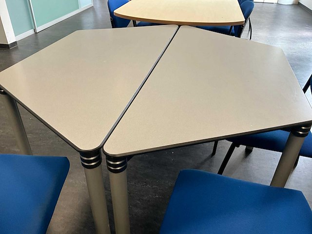 Divers vergadermeubilair - afbeelding 2 van  21