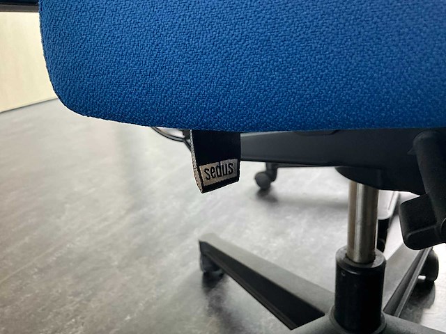 Divers vergadermeubilair - afbeelding 11 van  21