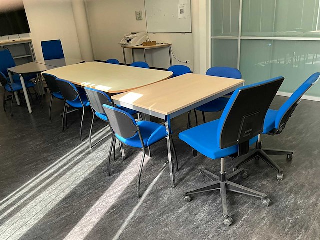 Divers vergadermeubilair - afbeelding 1 van  21