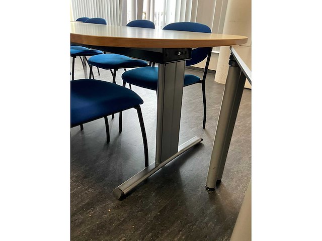 Divers vergadermeubilair - afbeelding 13 van  21