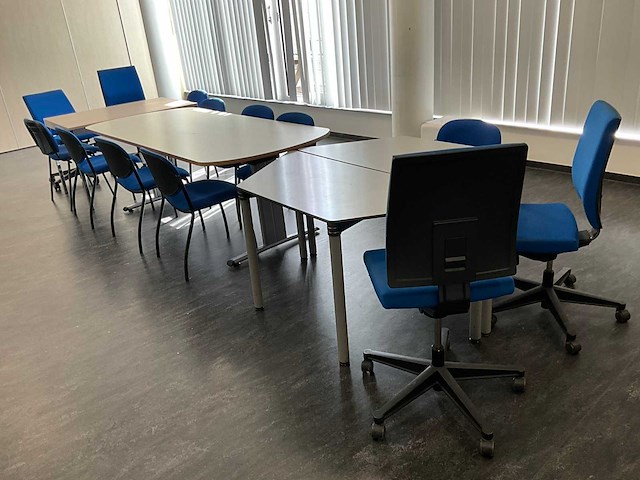 Divers vergadermeubilair - afbeelding 19 van  21