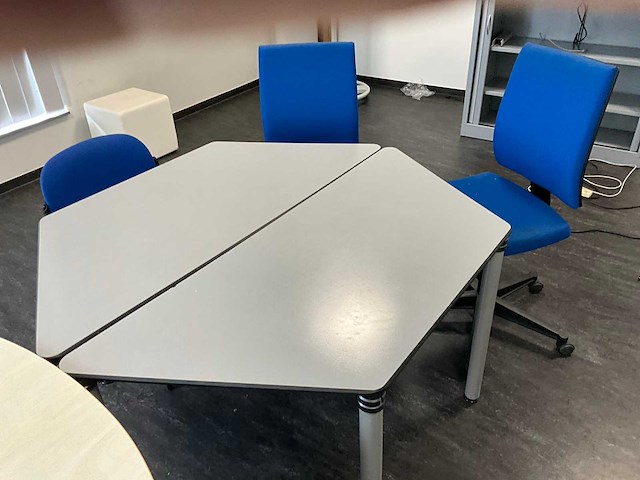 Divers vergadermeubilair - afbeelding 20 van  21