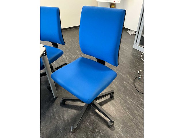 Divers vergadermeubilair - afbeelding 16 van  21