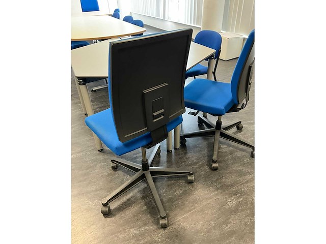 Divers vergadermeubilair - afbeelding 17 van  21