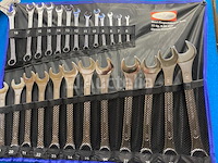 Divers waaronder betonschaar boutenschaar 42 inch, 25 delige ring steeksleutelset, 17 delige kracht adapter en kogelgewricht set, zware sloophamer 6 kilo en draadloze schroevendraaier set 18v - afbeelding 5 van  12