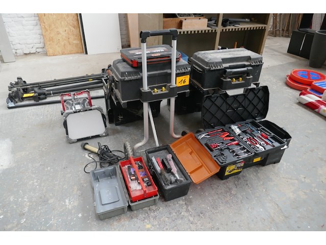 Divers werkgereedschap - afbeelding 1 van  5