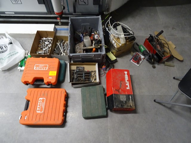 Divers werkmateriaal - afbeelding 1 van  12