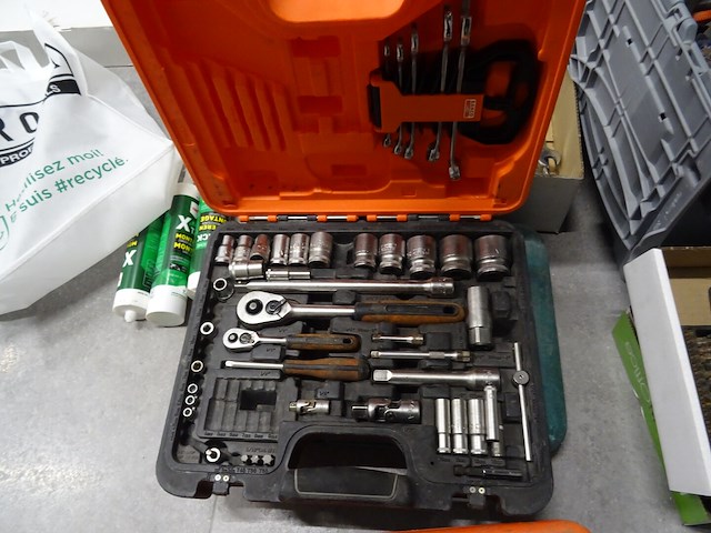 Divers werkmateriaal - afbeelding 11 van  12