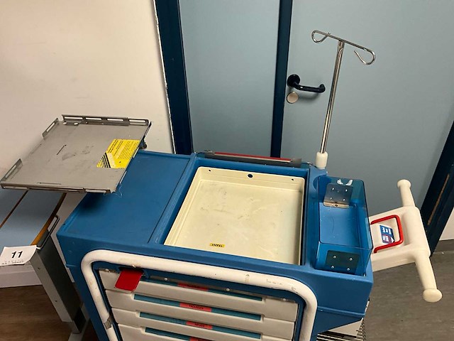Divers ziekenhuismeubilair (2x) - afbeelding 2 van  8