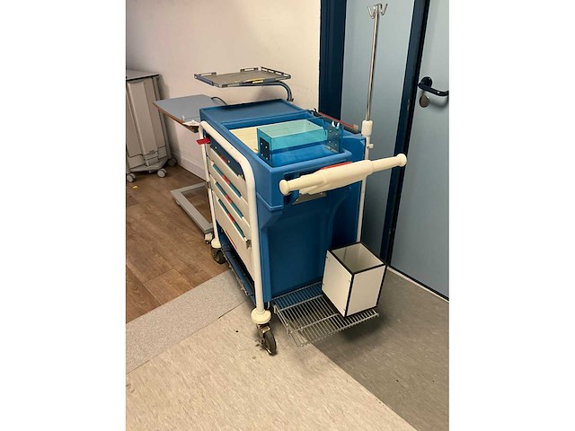 Divers ziekenhuismeubilair (2x) - afbeelding 3 van  8