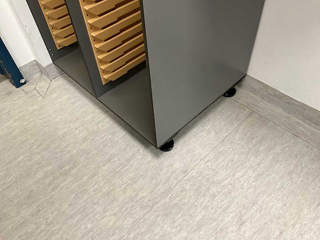 Divers ziekenhuismeubilair (3x) - afbeelding 2 van  9