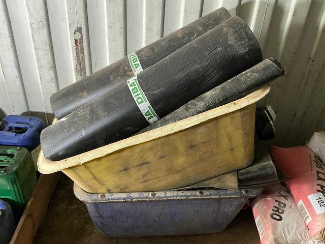 Diverse 200l mortelkuipen (5x) - afbeelding 1 van  6