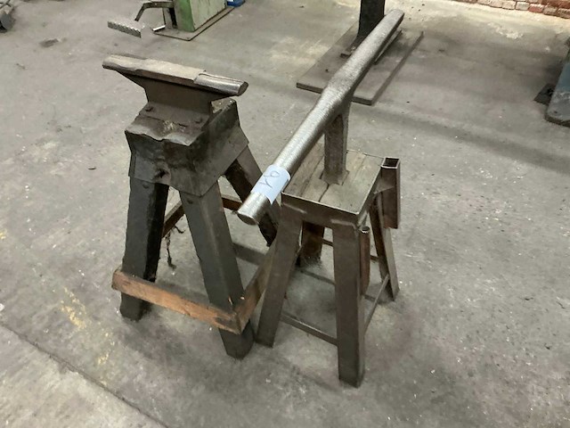 Diverse aambeelden (2x) - afbeelding 2 van  4