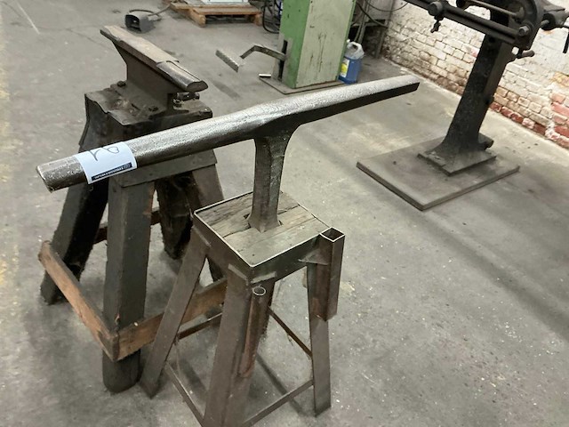 Diverse aambeelden (2x) - afbeelding 3 van  4