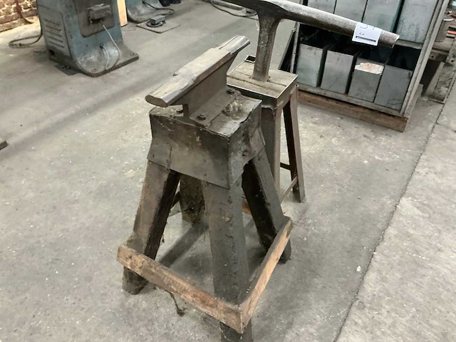 Diverse aambeelden (2x) - afbeelding 4 van  4