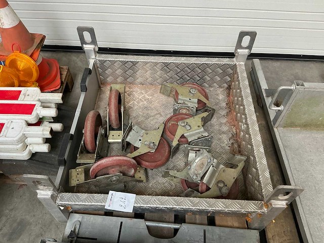 Diverse aannemersmateriaal - afbeelding 5 van  8