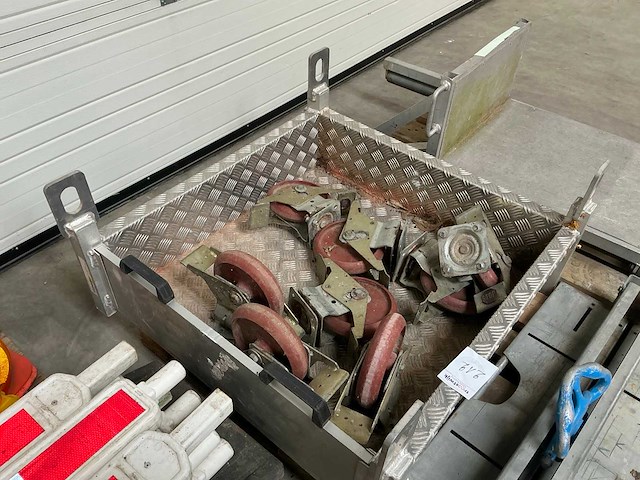 Diverse aannemersmateriaal - afbeelding 6 van  8
