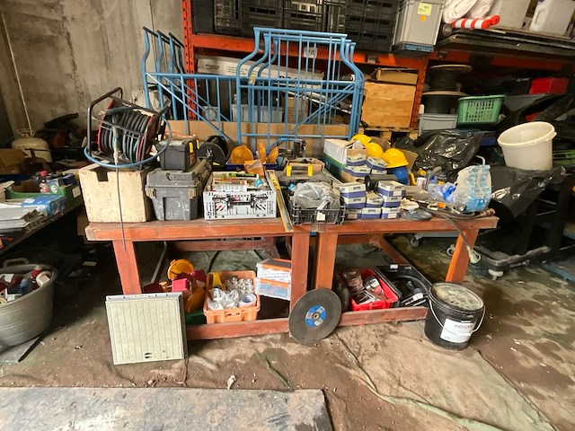 Diverse aannemersmateriaal - afbeelding 12 van  19