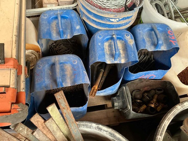 Diverse aannemersmateriaal - afbeelding 3 van  3