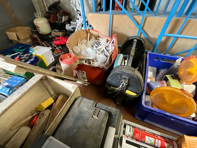 Diverse aannemersmateriaal - afbeelding 19 van  19