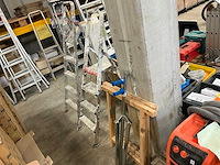 Diverse aannemersmaterialen - afbeelding 1 van  5