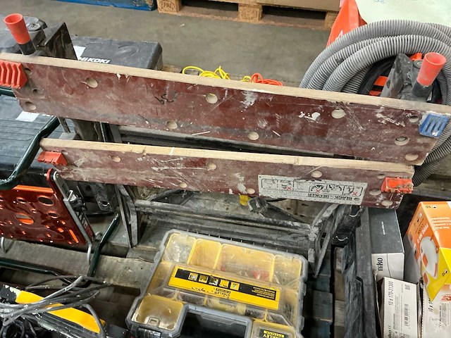 Diverse aannemersmaterialen - afbeelding 7 van  7