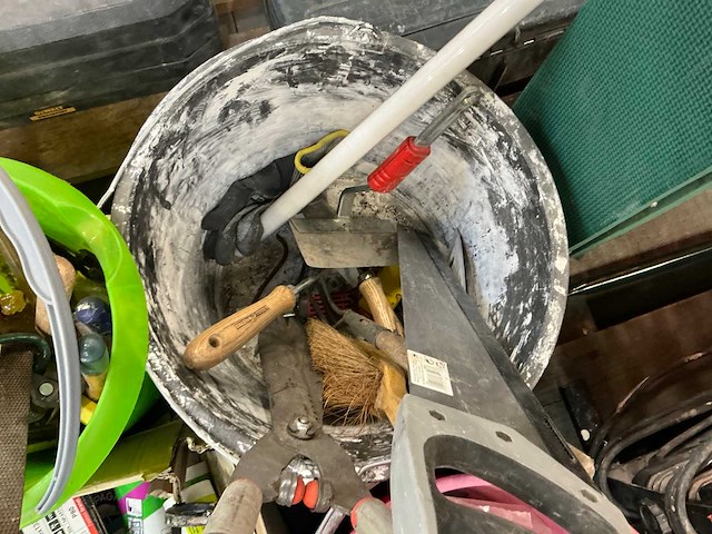 Diverse aannemersmaterialen - afbeelding 2 van  8