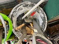 Diverse aannemersmaterialen - afbeelding 2 van  8