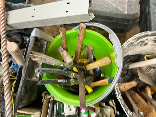 Diverse aannemersmaterialen - afbeelding 3 van  8