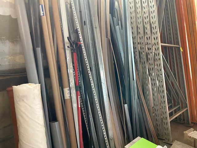 Diverse aannemersmaterialen - afbeelding 3 van  7