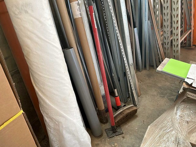 Diverse aannemersmaterialen - afbeelding 4 van  7
