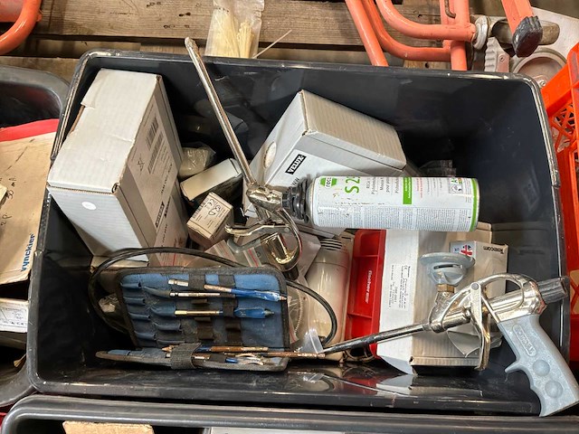 Diverse aannemersmaterialen - afbeelding 12 van  32