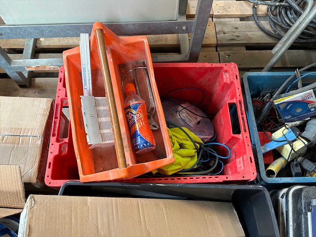 Diverse aannemersmaterialen - afbeelding 14 van  30