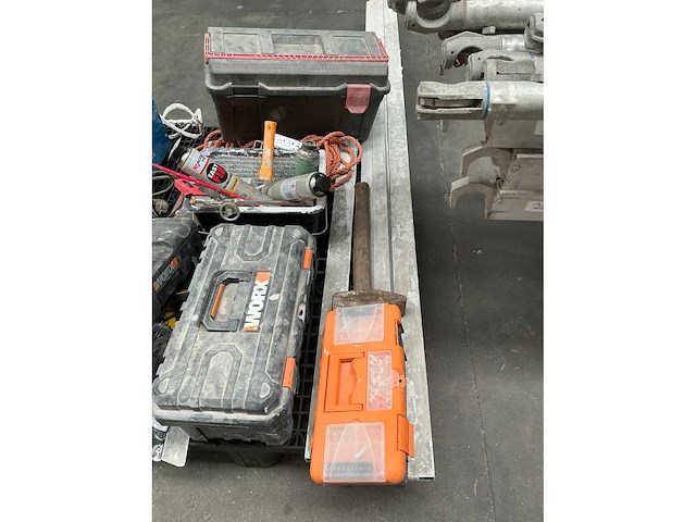 Diverse aannemersmaterialen - afbeelding 10 van  13