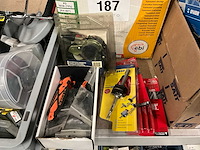Diverse accessoires en handgereedschap - afbeelding 8 van  22