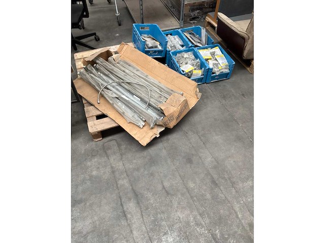 Diverse accessoires voor deuren en kasten - afbeelding 1 van  11