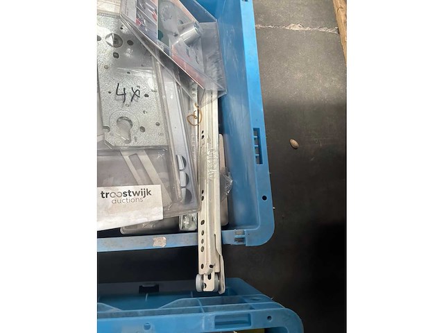 Diverse accessoires voor deuren en kasten - afbeelding 7 van  11