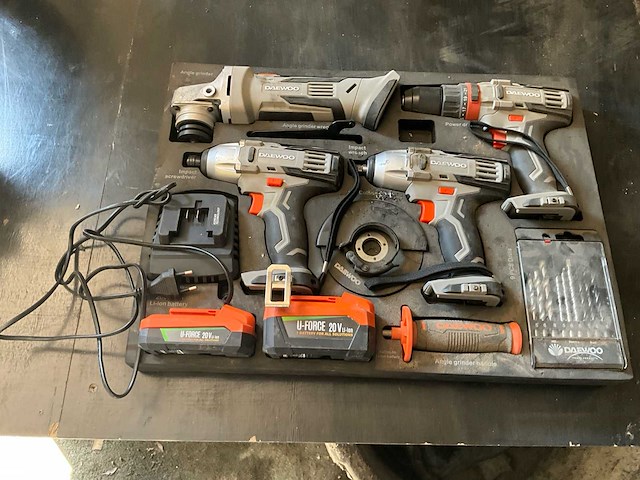 Diverse accugereedschappen - afbeelding 1 van  3